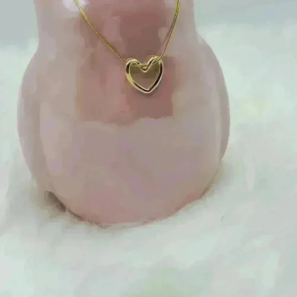The Classic Heart Pendant in Gold - Picture 3 of 5